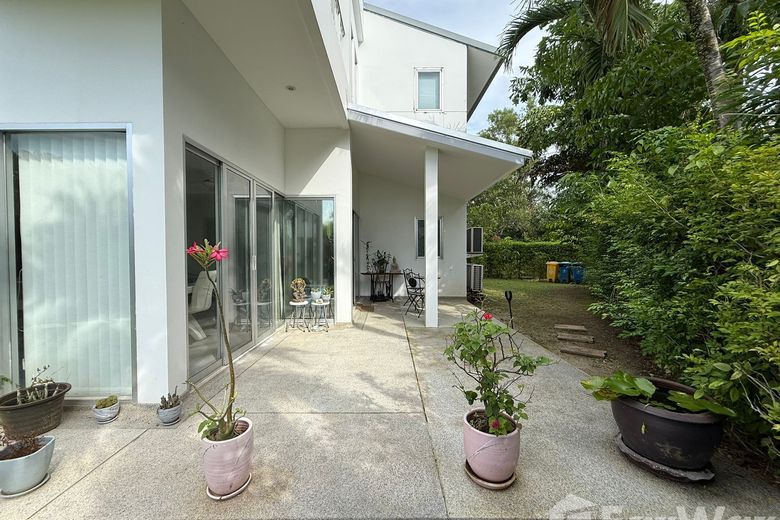 2 Bedroom Condo For Rent
