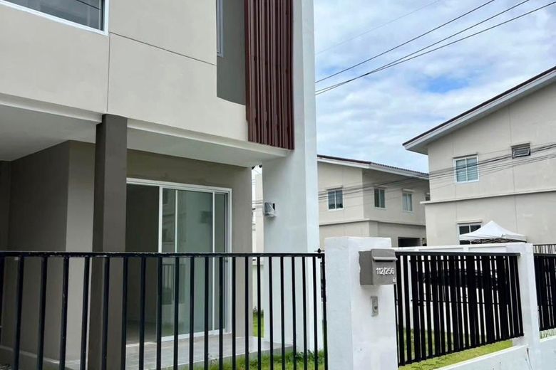 3 Bedroom Townhouse For Rent