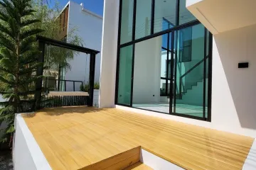 3 Bedroom Townhouse for sale in San Phranet, Chiang Mai