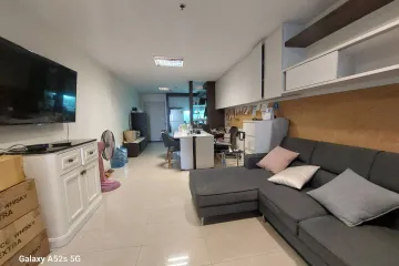 1 Bedroom Condo for sale in Silom, Bangkok near BTS Saphan Taksin