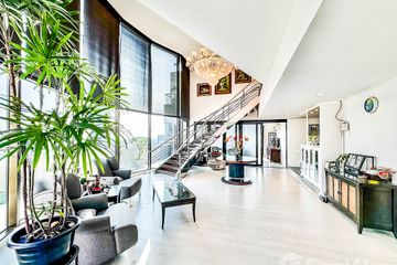 4 Bedroom Condo for sale in Khlong Tan Nuea, Bangkok