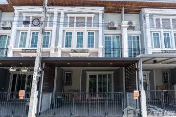 4 Bedroom Townhouse for sale in Samrong, Samut Prakan