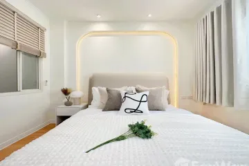 1 Bedroom Condo for sale in Sam Sen Nok, Bangkok