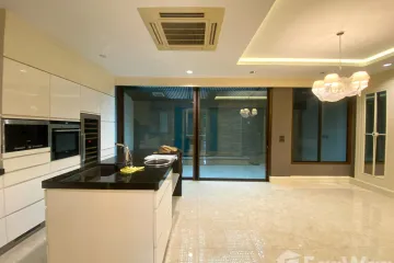 3 Bedroom Townhouse for sale in Phra Khanong Nuea, Bangkok near BTS Ekkamai
