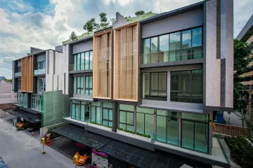 2 Bedroom Townhouse for sale in Hua Mak, Bangkok near MRT Yaek Lam Sali
