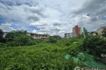 Land for sale in Huai Khwang, Bangkok near MRT Huai Khwang