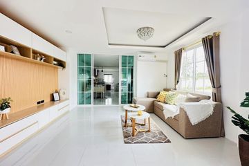 2 Bedroom Townhouse for sale in Na Kluea, Chonburi