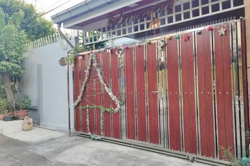 4 Bedroom Townhouse for sale in Chan Kasem, Bangkok near MRT Chankasem