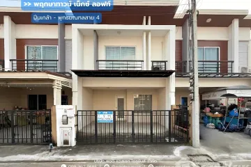 3 Bedroom Townhouse for sale in Krathum Lom, Nakhon Pathom