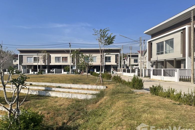 3 Bedroom Townhouse For Rent