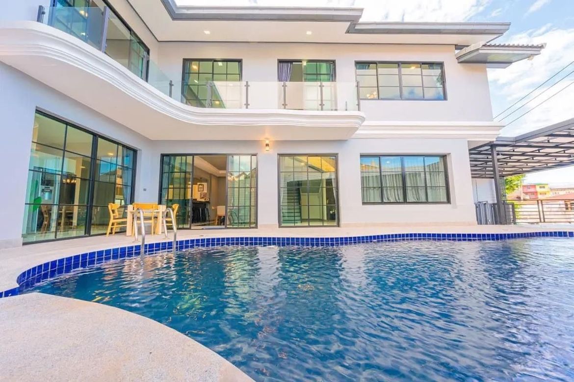 5 Bedroom Villa