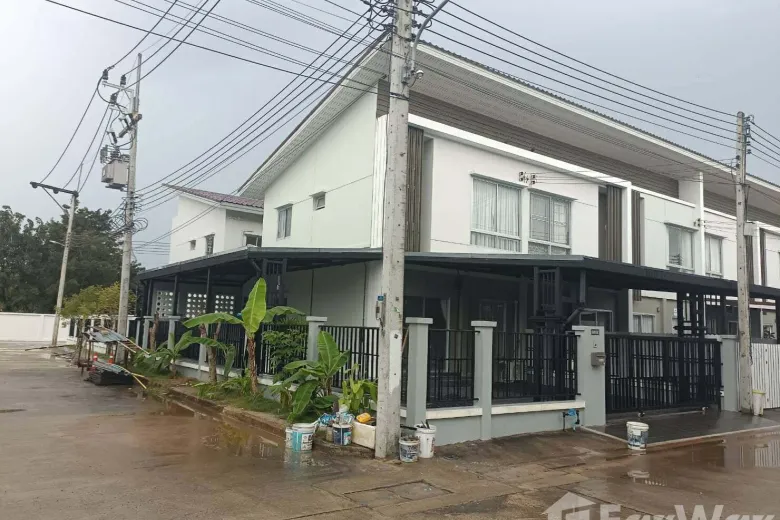 3 Bedroom Townhouse For Rent
