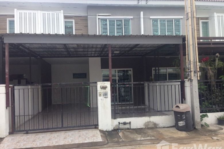 3 Bedroom Townhouse For Rent