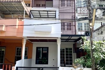 4 Bedroom Townhouse for sale in Racha Thewa, Samut Prakan