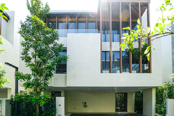 4 Bedroom House for sale in Khlong Tan Nuea, Bangkok