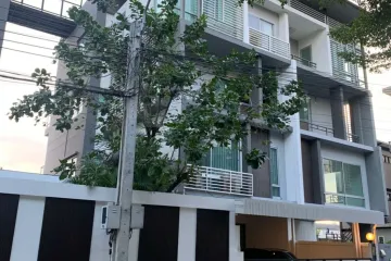 5 Bedroom House for sale in Wang Thonglang, Bangkok