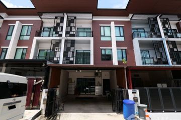 3 Bedroom Townhouse for sale in Dokmai, Bangkok