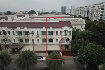 3 Bedroom Townhouse for sale in Bang Wa, Bangkok near MRT Phetkasem 48