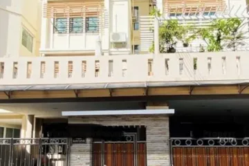 5 Bedroom Townhouse for sale in Bang Chak, Bangkok near BTS Punnawithi