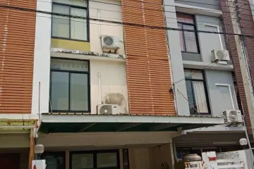 3 Bedroom Townhouse for sale in Chom Thong, Bangkok