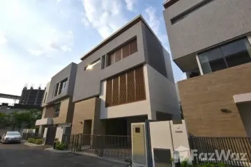 5 Bedroom House for sale in Huai Khwang, Bangkok