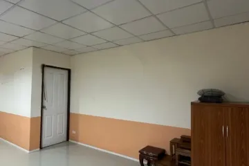 Townhouse for sale in Khlong Chan, Bangkok