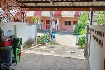 2 Bedroom Townhouse for sale in Chomphu, Lampang