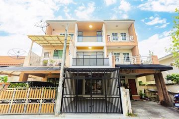 4 Bedroom Townhouse for sale in Phlapphla, Bangkok near MRT Lat Phrao 83