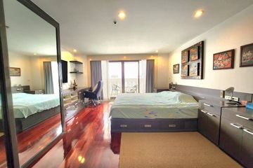 Condo for sale in Silom, Bangkok near BTS Saphan Taksin