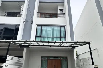 3 Bedroom Townhouse for Sale or Rent in Bang Chak, Bangkok near BTS Punnawithi