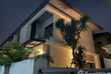 3 Bedroom Condo for sale in Saphan Sung, Bangkok near MRT Khlong Ban Ma