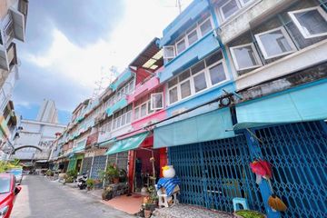3 Bedroom Townhouse for sale in Bang Phong Pang, Bangkok