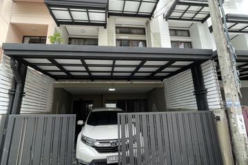 3 Bedroom Townhouse for sale in Wang Thonglang, Bangkok