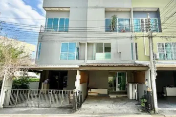 3 Bedroom Townhouse for sale in Suan Luang, Bangkok