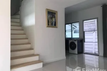 3 Bedroom Townhouse for sale in Thap Yao, Bangkok