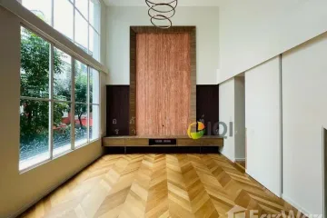 5 Bedroom Townhouse for sale in Khlong Tan Nuea, Bangkok