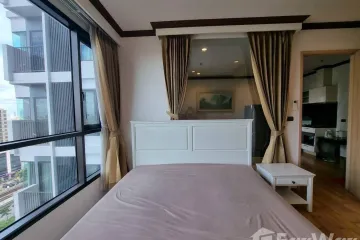 1 Bedroom Condo for sale in Bang Lamphu Lang, Bangkok near BTS Wongwian Yai