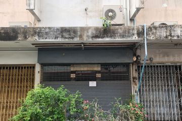 7 Bedroom Townhouse for sale in Khlong Tan Nuea, Bangkok