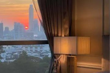 2 Bedroom Condo for sale in Huai Khwang, Bangkok near MRT Thailand Cultural Centre