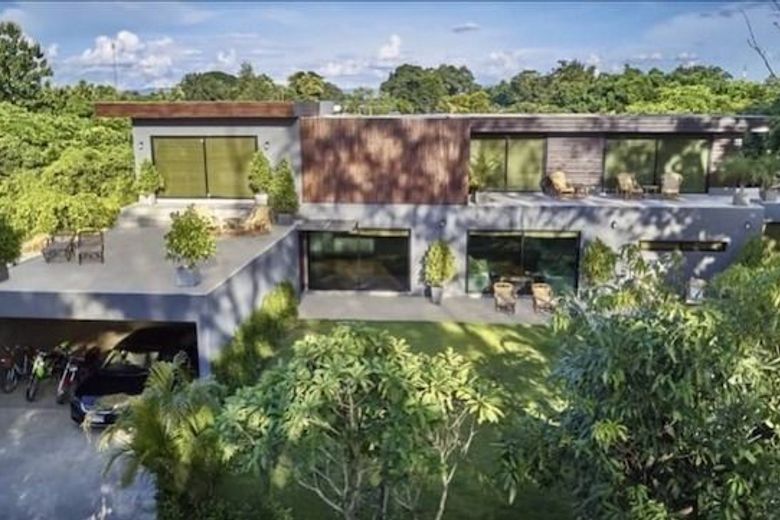 5 Bedroom Villa