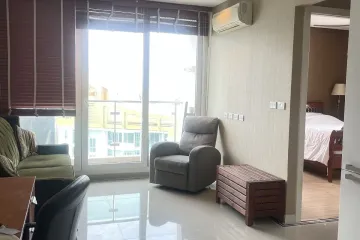 1 Bedroom Condo for sale in Huai Khwang, Bangkok