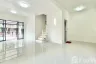 3 Bedroom Townhouse for sale in Khlong Thanon, Bangkok