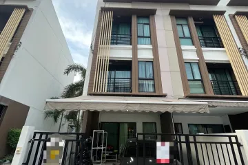 3 Bedroom Townhouse for sale in Bang Wa, Bangkok