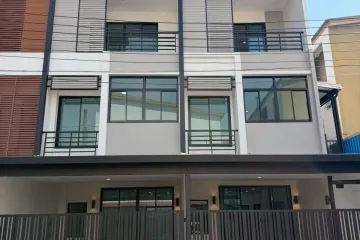 3 Bedroom Townhouse for sale in Tha Raeng, Bangkok near MRT Vatcharaphon