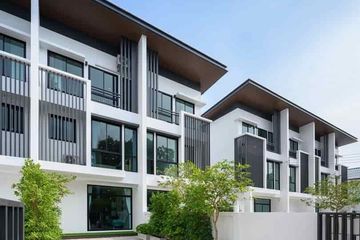 3 Bedroom Townhouse for sale in Wang Thonglang, Bangkok near MRT Chok Chai 4