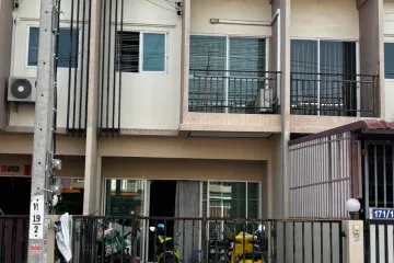 3 Bedroom Townhouse for sale in Nong Khaem, Bangkok