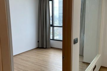 1 Bedroom Condo for sale in Bang Lamphu Lang, Bangkok near BTS Wongwian Yai