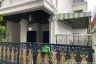 4 Bedroom Townhouse for sale in Bang Phlat, Bangkok near MRT Sirindhorn