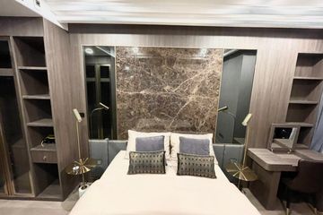 1 Bedroom Condo for sale in Si Phraya, Bangkok near MRT Sam Yan