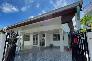 3 Bedroom House for rent in Na Kluea, Chonburi